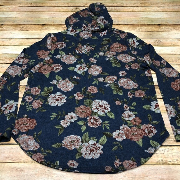 Absolutely Famous Hooded Fleece Top - Picture 6 of 7